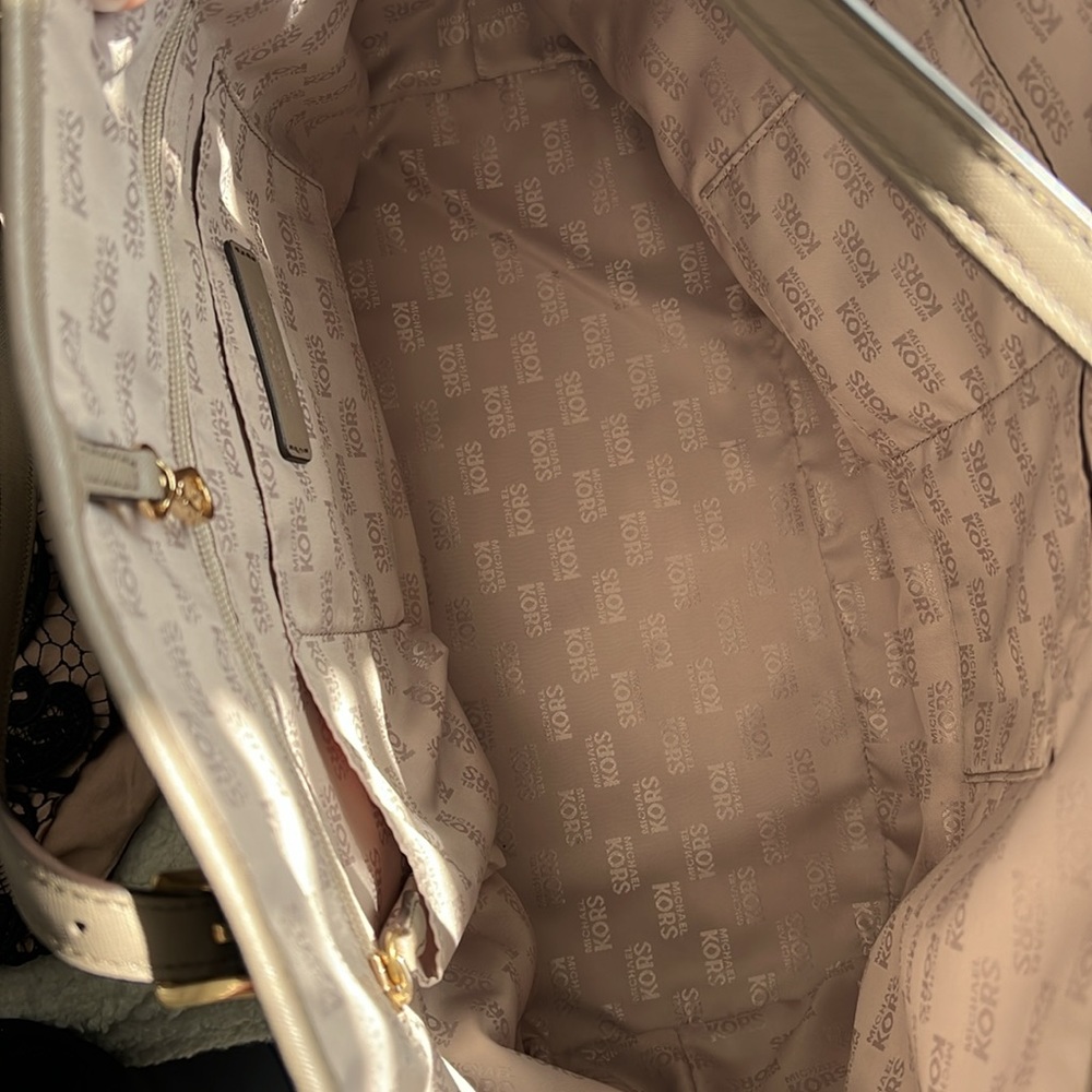 Michael Kors totes - Picture 8 of 8